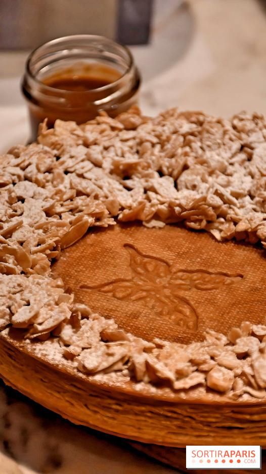 Amande, Vanille & Tonka la galette des rois 2025 de Matthieu Carlin à l'Hôtel de Crillon