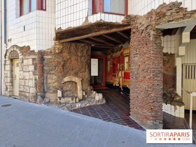 Insolite : Dans le 5e arrondissement, ces faux vestiges romains attisent la curiosité des passants