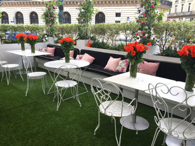 Cours de Yoga sur la terrasse de l’Opéra Garnier