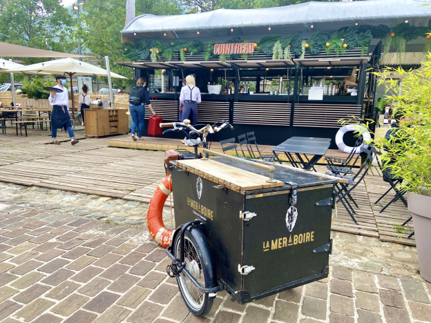 La Mer à Boire délicieuse terrasse au fil de l'eau sur les quais de Seine