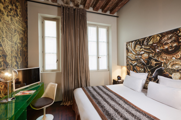 Insolite : l'Hôtel du Petit Moulin, une adresse secrète cachée derrière une boulangerie à Paris