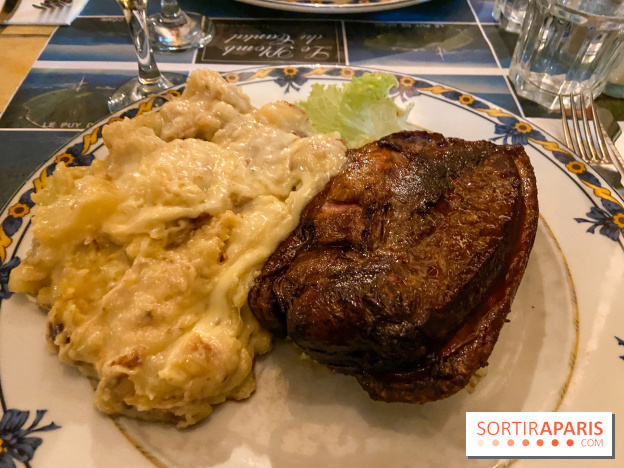 Restaurant Le Plomb du Cantal : l'institution auvergnate où aligot et truffade sont à l'honneur