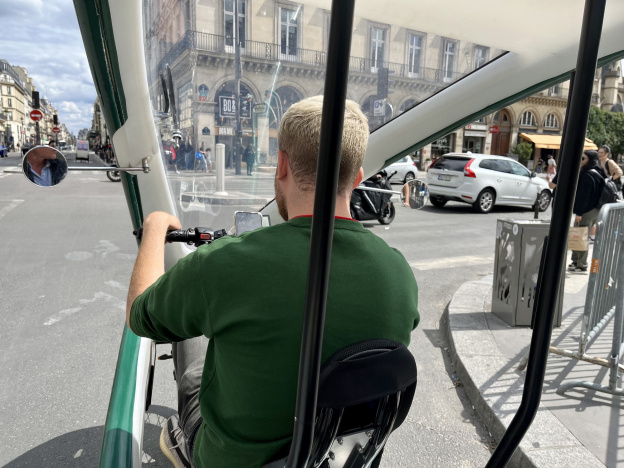 Le vélo-taxi, le nouveau mode de transport alternatif pour Parisiens et touristes
