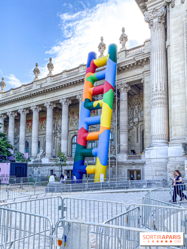 Grand Palais : c'est quoi, cette échelle multicolore sur la façade du musée ?