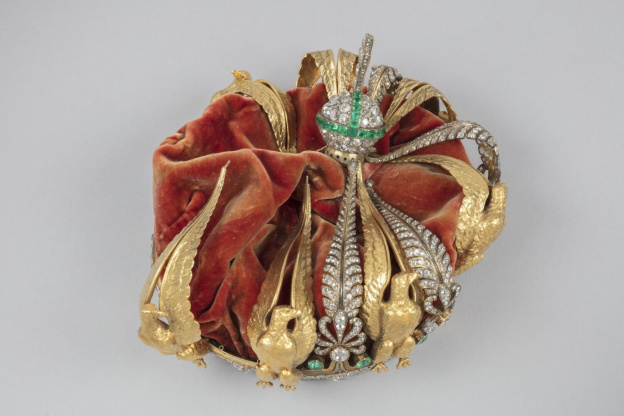 Musée du Louvre : la couronne de l’impératrice Eugénie lance sa restauration