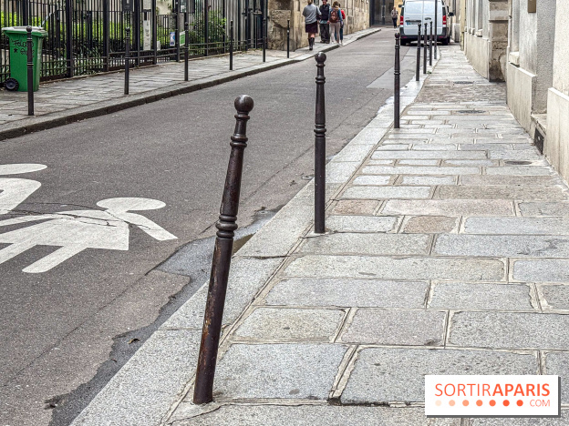 Vous les croisez tous les jours à Paris sans les voir : ces petits plots cachent une histoire royale