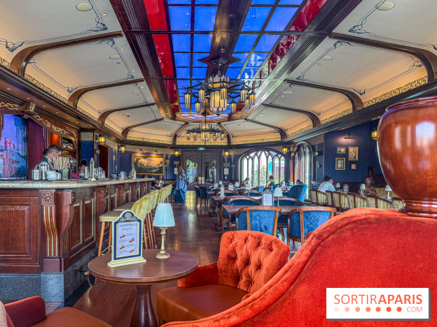 The Regal View Lounge à Disneyland Paris : le bar royal avec vue sur Adventure Bay, notre avis