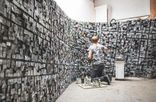 Hendrik CZAKAINSKI dans son atelier à Berlin