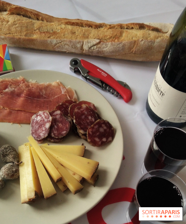 Planche + bouteille Le P'tit Pinard