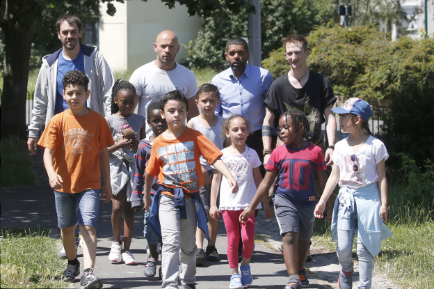 Damien veut changer le monde : invitations