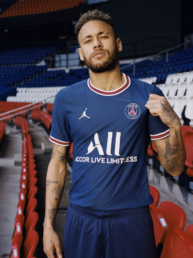 Le PSG dévoile son nouveau maillot domicile 2021-2022 signé Jordan Brand 