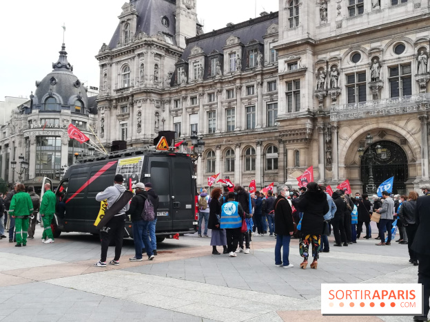 Manifestation des agents parisiens contre l'augmentation du temps de travail devant l'Hôtel de Ville