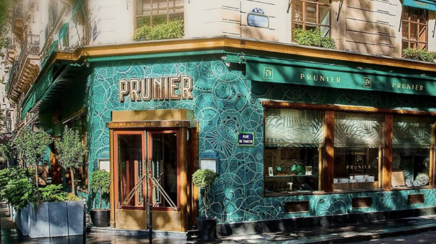 Prunier, le plus ancien restaurant de caviar au monde et sa mythique façade Art Déco classée