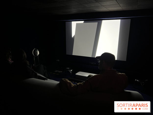 Insolite : Out of the blue, le bar-cinéma qui mixe vins nature et courts-métrages d'auteur à Paris