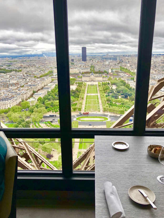 Que vaut le nouveau restaurant gastronomique de la Tour Eiffel ?