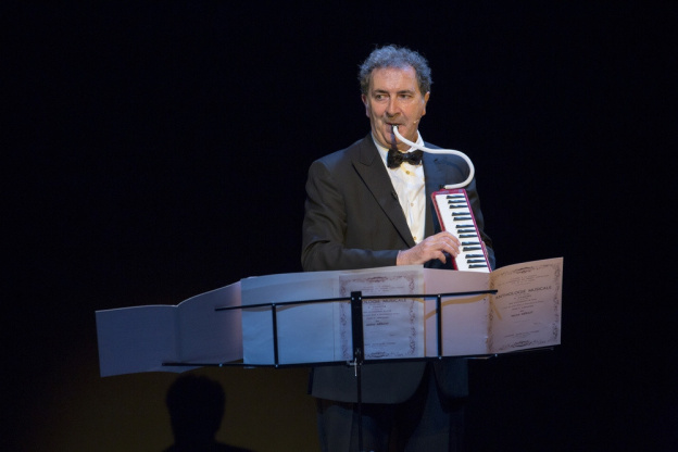 Raymond Devos revisité par François Morel au Rond-Point : J'ai des doutes