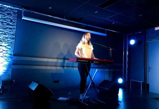 De la Pop française au piano : AnneChristine en concert à l'Alhambra