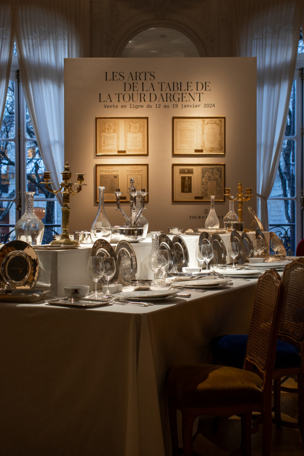 L'exposition gratuite des Arts de la Table de La Tour d'Argent dans la Maison de ventes Artcurial