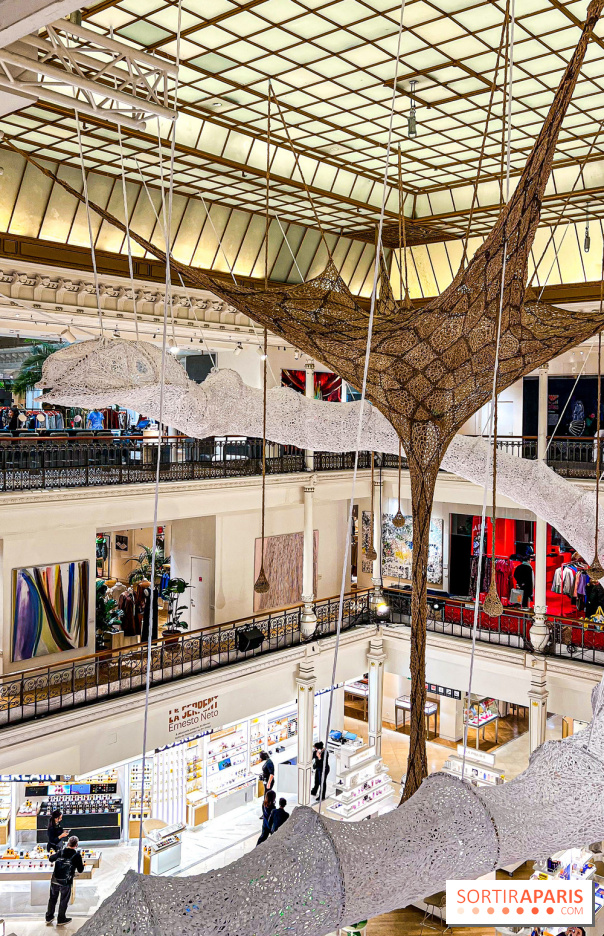 Le La Serpent, l'exposition gratuite, monumentale et immersive d'Ernesto Neto au Bon Marché