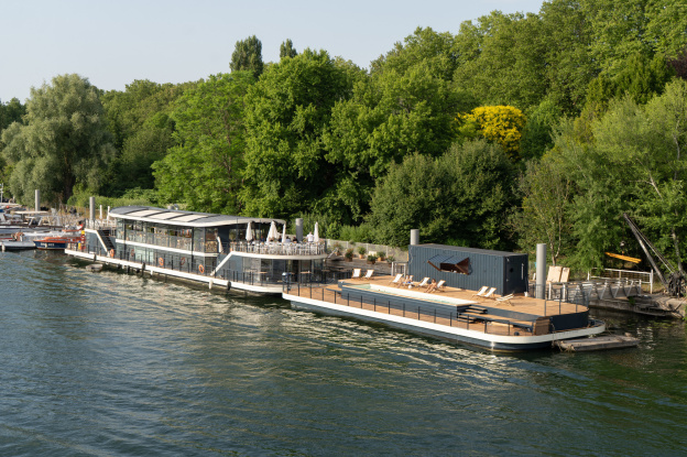 Marina les Maquereaux : terrasse sur l'eau avec piscine, resto, cocktails, huîtres & DJ sets à Paris