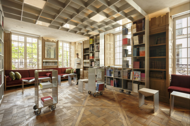 Cravan : bar à cocktails haute couture et librairie dans un hôtel particulier historique à Paris