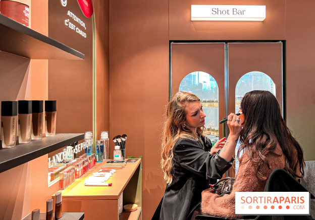 Pop up Café Lancôme x Aya Nakamura : flash make-up, gourmandises et surprises à gagner