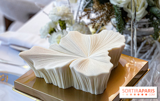 Bûche de Noël Fleur de Vanille du Shangri-La Paris 2025 par Timothy Lan, une création haute couture