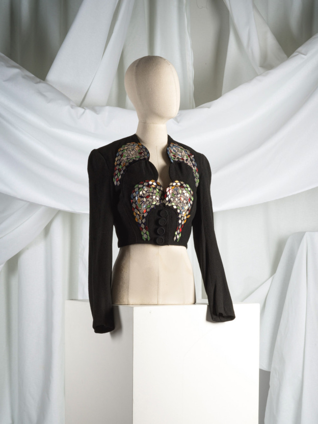 Cette exposition haute couture investit les salons de ce sublime bâtiment haussmannien du 8e à Paris