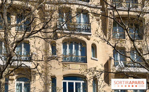 Cette célèbre maison de luxe est sur les Champs-Élysées depuis 1914 et sa première façade existe encore