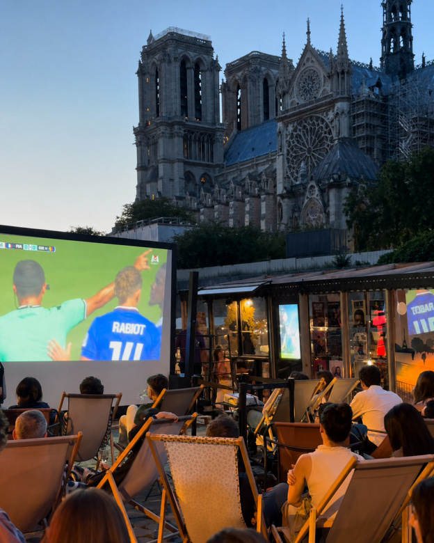Coupe du Monde 2026 : une fan zone avec transats et cocktails face à Notre-Dame, sur les quais de Seine