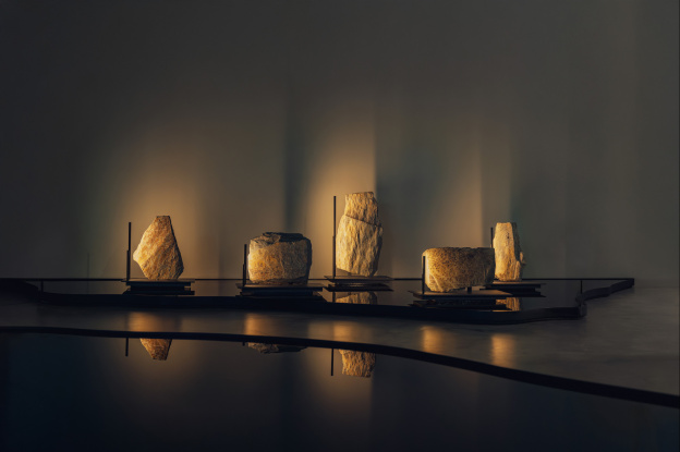 Bois, liège, bronze, céramique : l’exposition design Made in Situ investit le Mobilier national à Paris