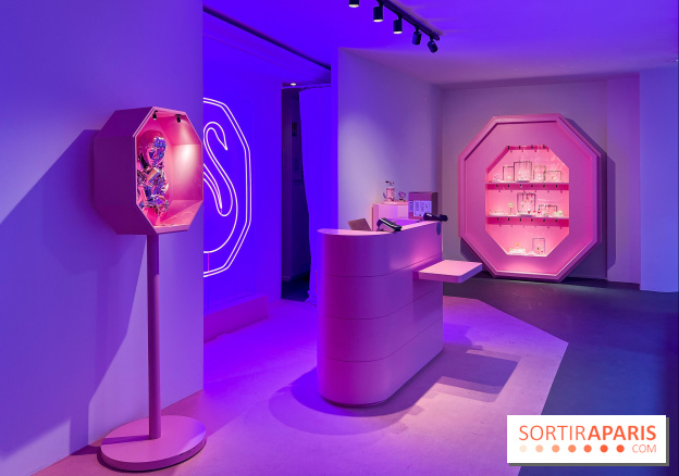 Découvrez le pop-up store immersif gravé Swarovski, dans le Marais