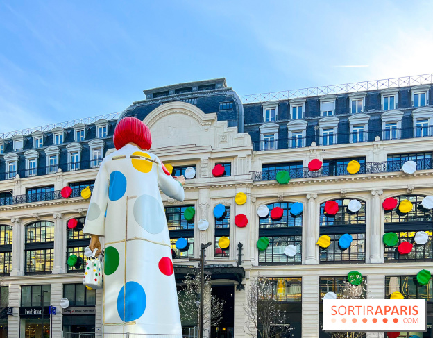 The gigantic Yayoi Kusama in front of the Louis Vuitton headquarters ...