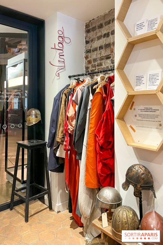 Insolite : la Comédie Française organise une vente hebdomadaire de ses anciens costumes à Paris