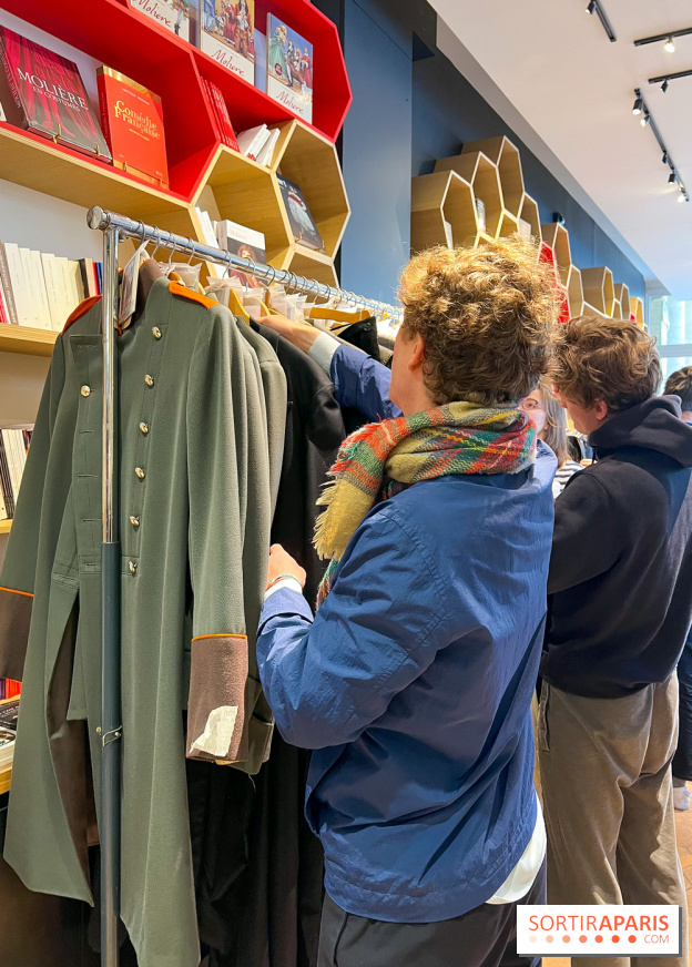 Insolite : la Comédie Française organise une vente hebdomadaire de ses anciens costumes à Paris