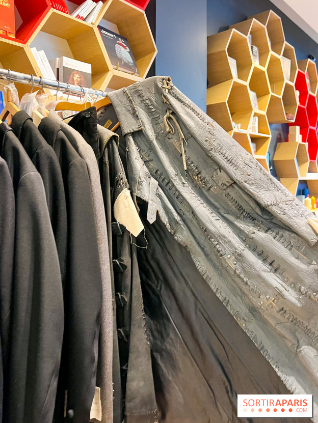 Insolite : la Comédie Française organise une vente hebdomadaire de ses anciens costumes à Paris