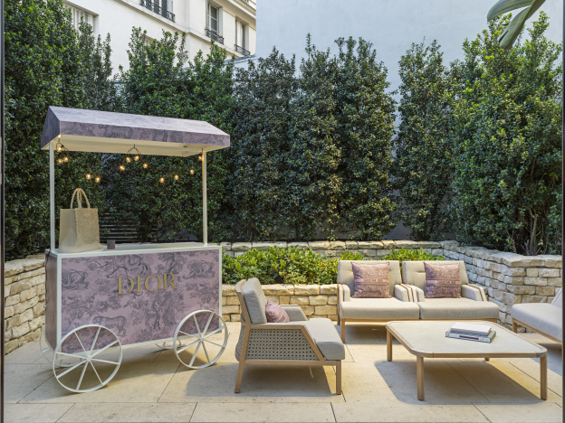 Dioriviera, le pop up Dior qui ramène le soleil à Paris : aperitivo et cocktails au 30 Montaigne