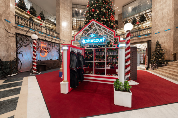 L’ultime saison de Stranger Things se célèbre aux Galeries Lafayette Champs-Elysées