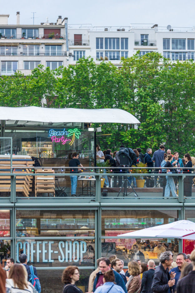 Annette K. célèbre le Paris des vacances en août