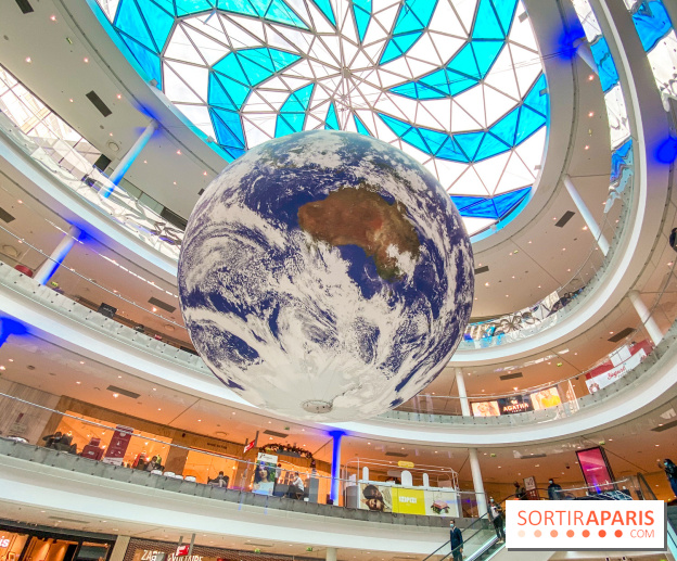 Gaïa de Luke Jerram à Beaugrenelle