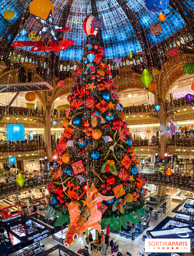 Photos : Les vitrines et sapin de Noël de Noël des Galeries Lafayette 2020