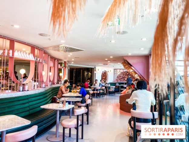 Elan café, le célèbre salon de thé rose aux Galeries Lafayette