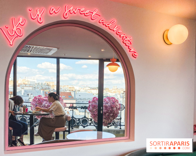 Elan café, le célèbre salon de thé rose aux Galeries Lafayette