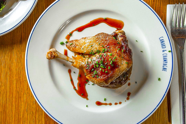 Les Français en raffolent : découvrez le restaurant 100 % canard à Paris