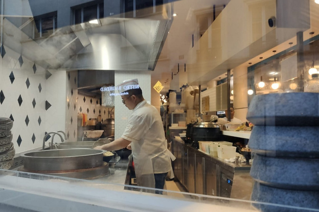 Oh my Noodle: homemade Chinese noodle soups close to the Champs-Elysées