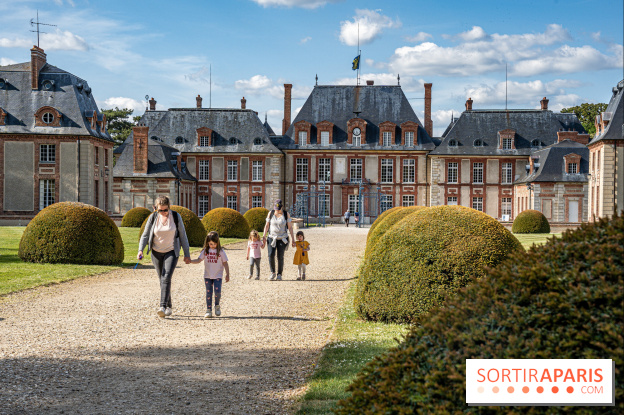 Le Château de Breteuil, ses jardins remarquables et contes de Perrault enfants