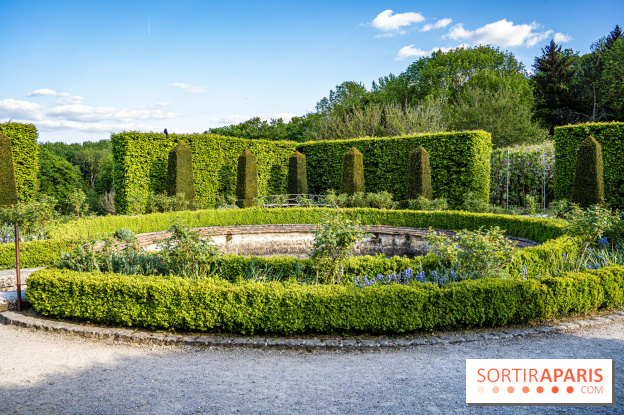 Le Château de Breteuil, ses jardins remarquables et contes de Perrault 