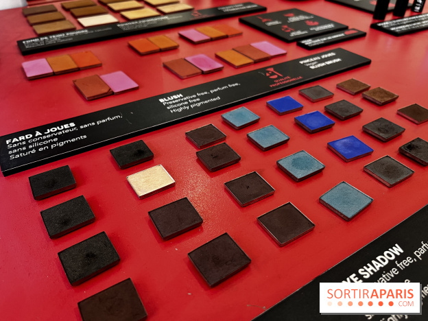 Fête des Mères 2022 : un atelier beauté pour apprendre à se maquiller entre mère et fille