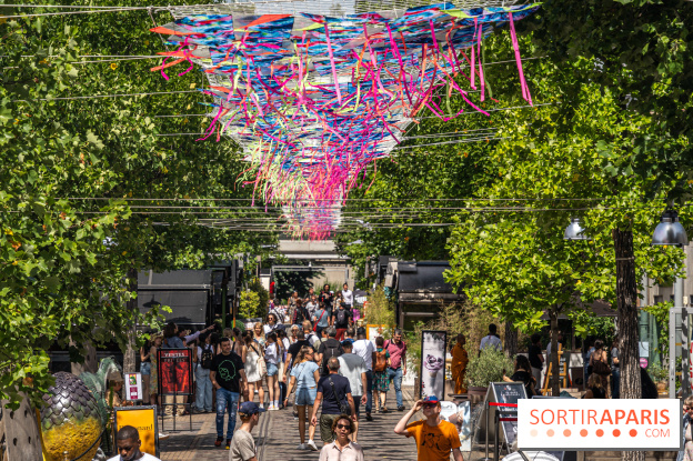 Le ciel de cerfs volants à Bercy Village