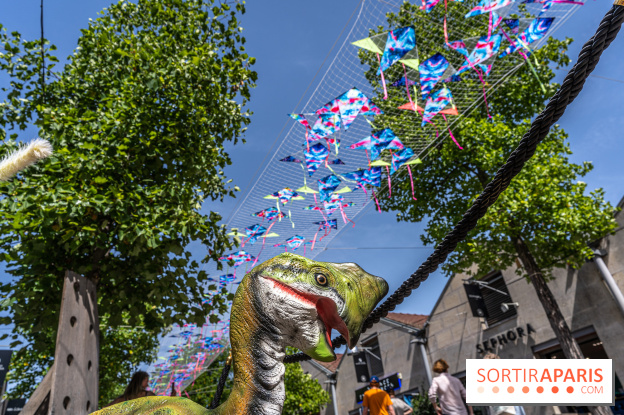Le ciel de cerfs volants à Bercy Village